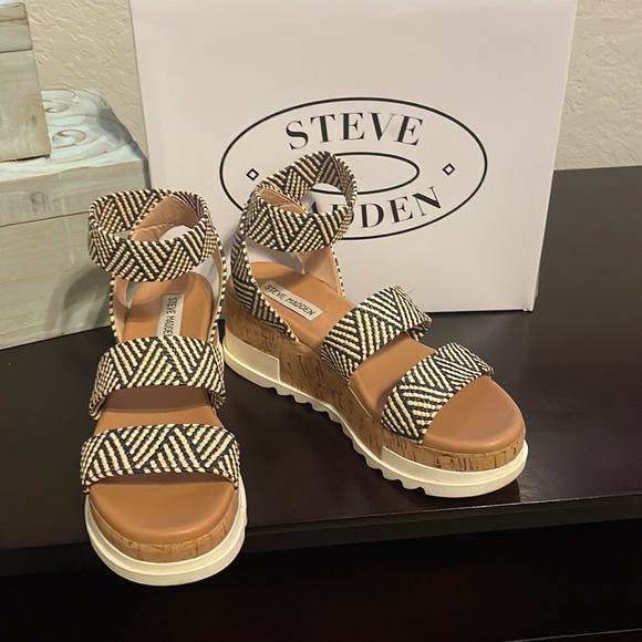 Steve Madden Bandi Black and Tan Platform Sandals - Picture 4 of 7
